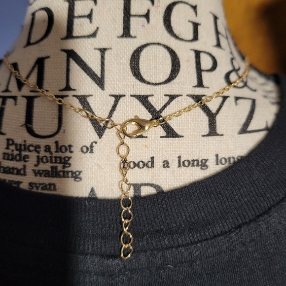 Necklace Womens Gold 'Mama' - Picture 4 of 4